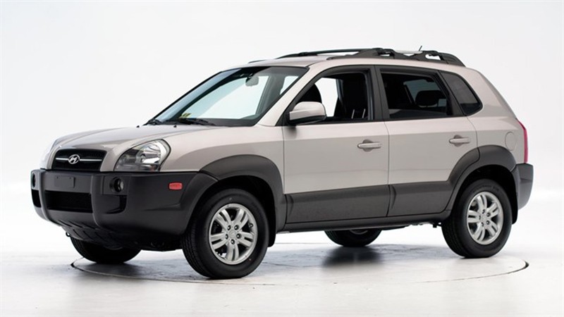montaż-haka-holowniczego-2006-Hyundai-Tucson-1